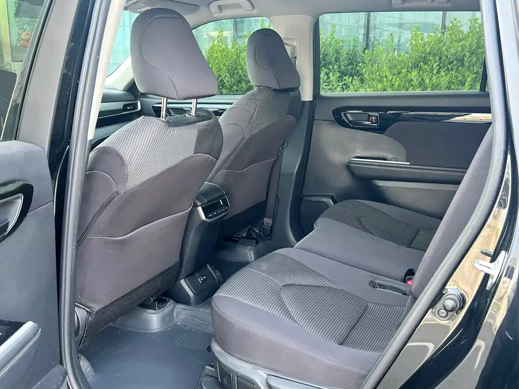 Toyota Highlander 2023 — фото 16