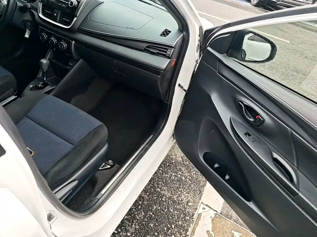 Toyota Yaris L 2018 — фото 11