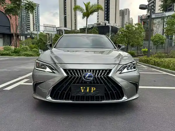 Lexus ES 2022