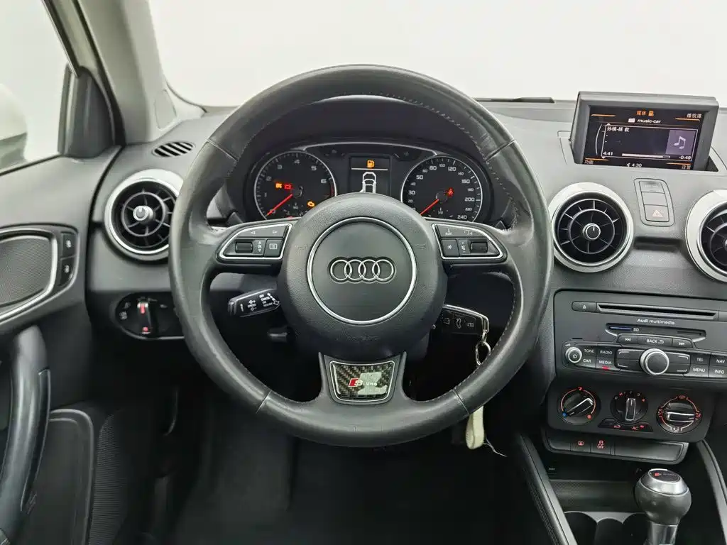 Audi A1 2013 — фото 11