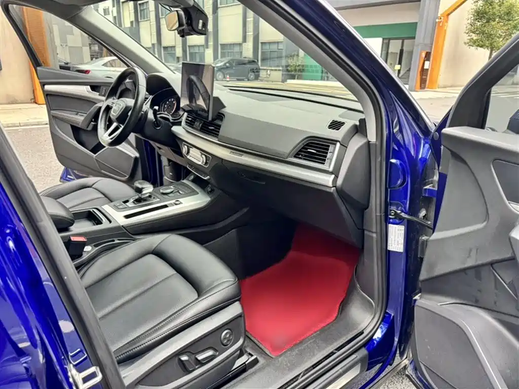 Audi Q5L 2020 — фото 23