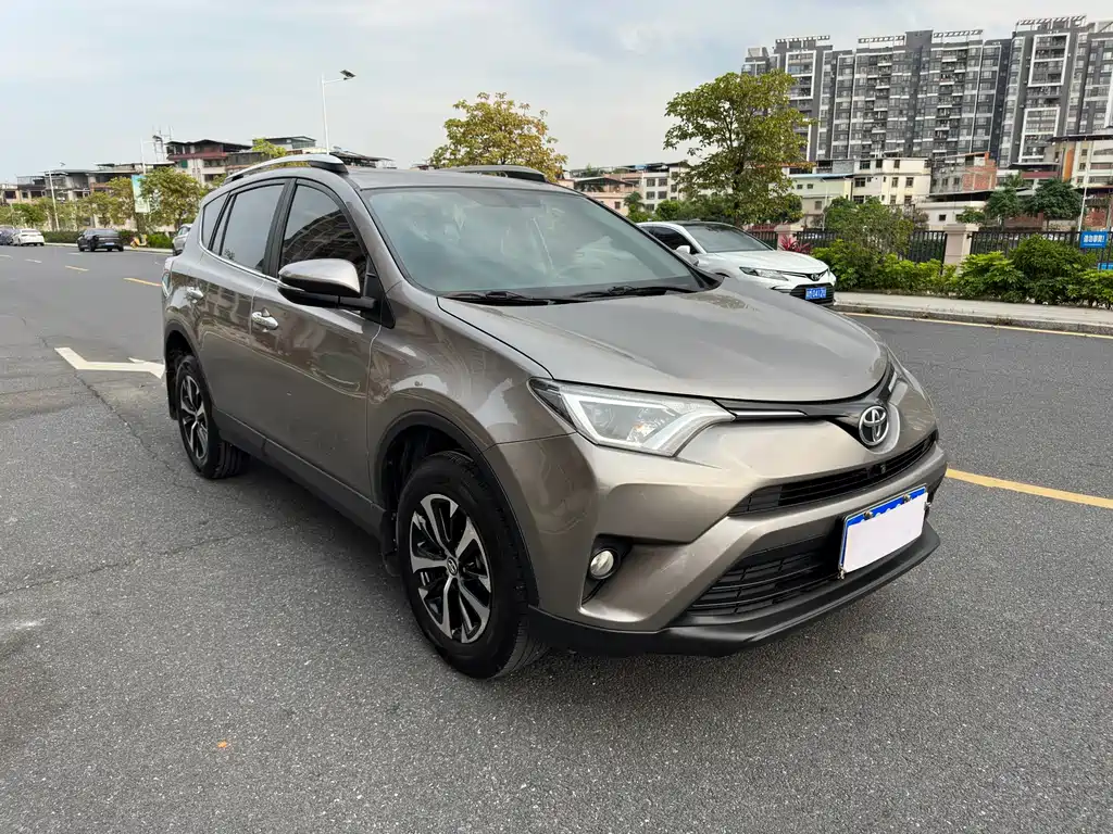 Toyota RAV4 2017 — фото 3