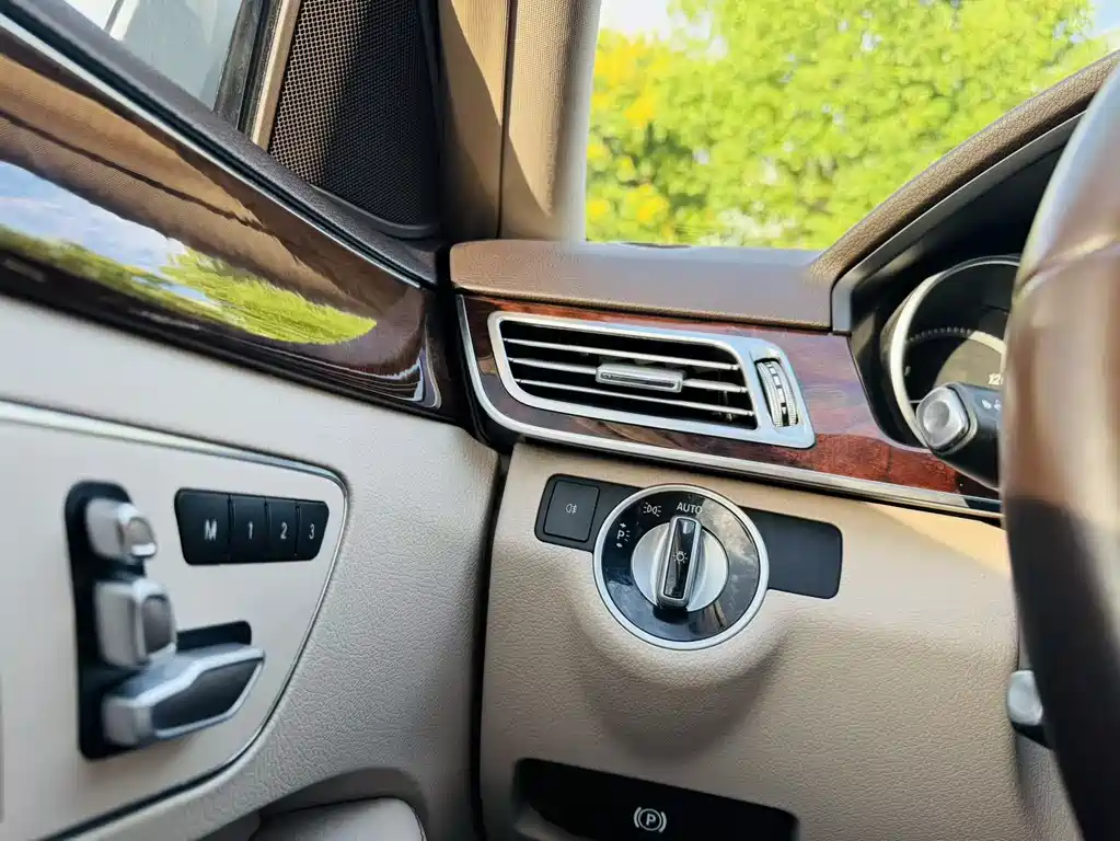 Mercedes-Benz E-Class 2014 — фото 15