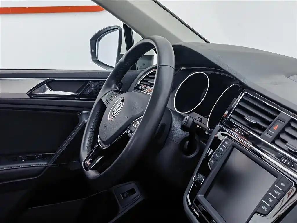 Volkswagen Tiguan L 2018 — фото 22