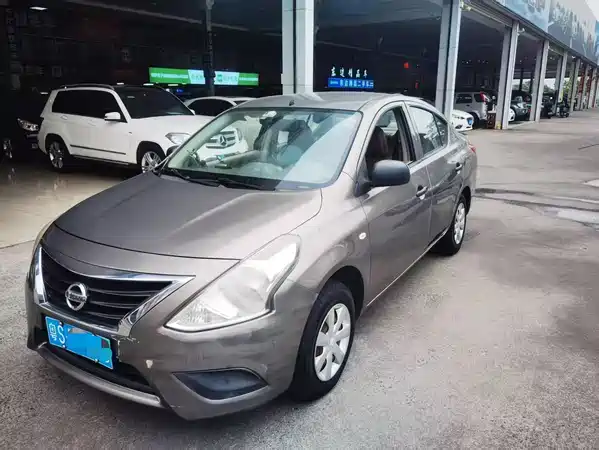 Nissan Sunny 2015