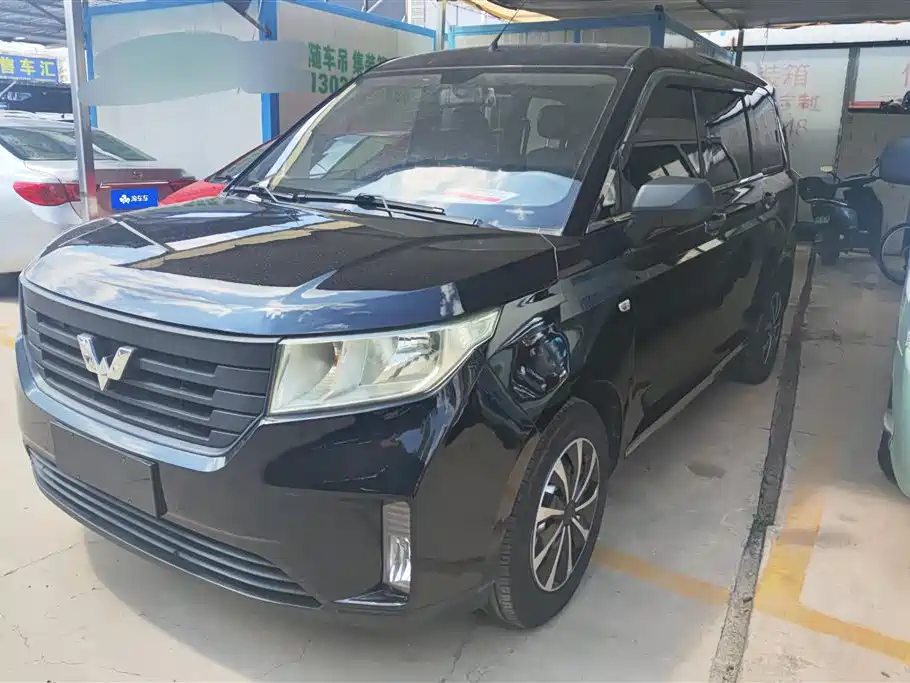 Wuling Hongguang PLUS 2021 — фото 1