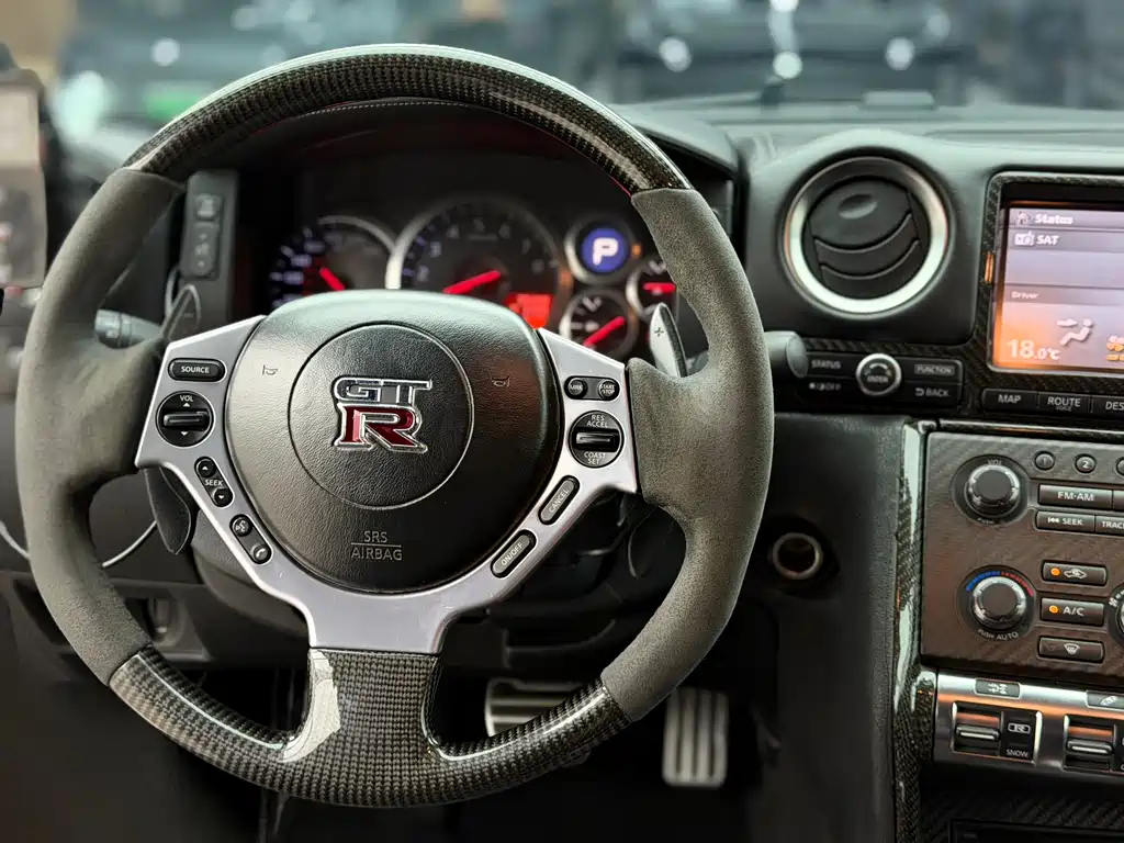 Nissan GT-R 2010 — фото 18