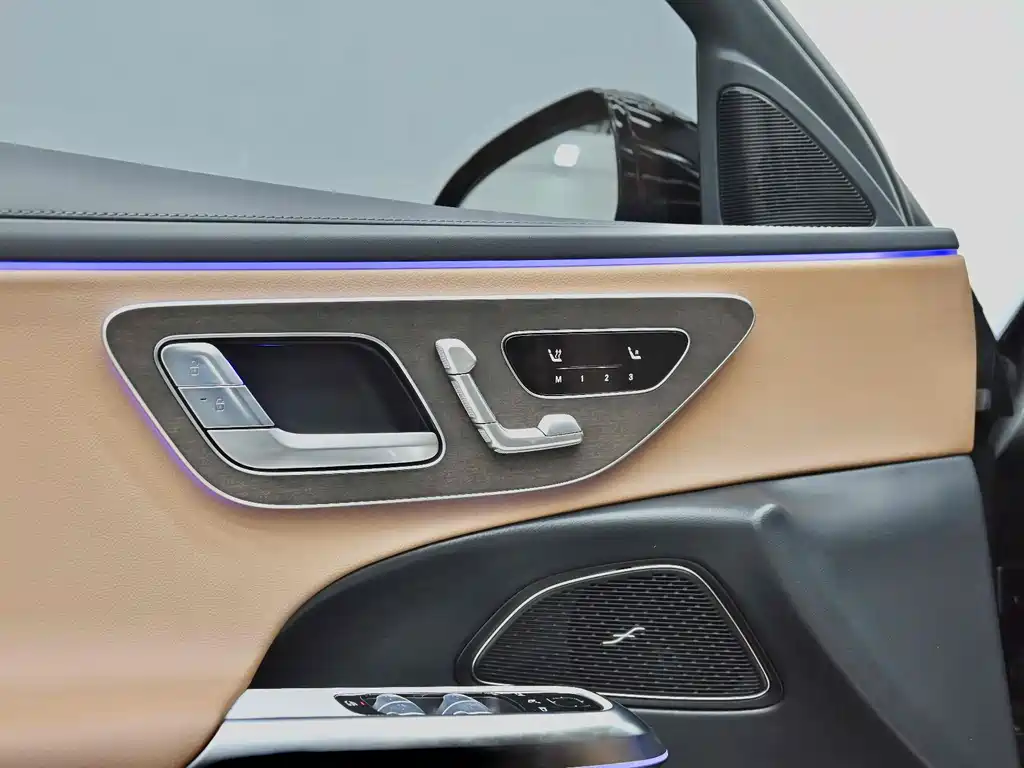 Mercedes-Benz E-Class 2025 — фото 28
