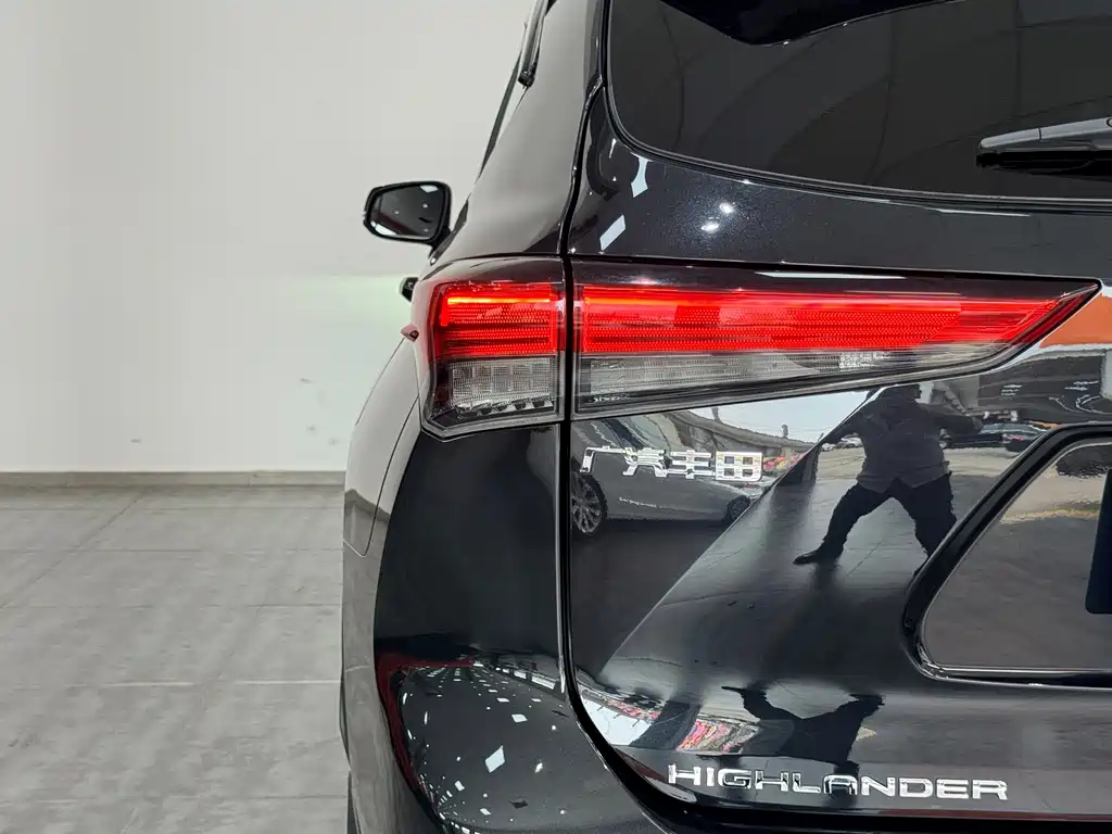 Toyota Highlander 2022 — фото 19