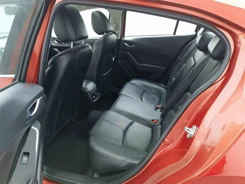 Mazda 3 Axela 2019 — фото 15