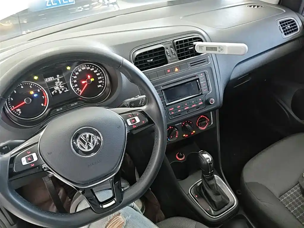 Volkswagen Polo 2016 — фото 10