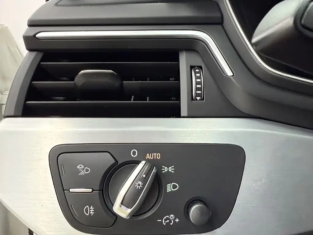 Audi A4L 2021 — фото 16