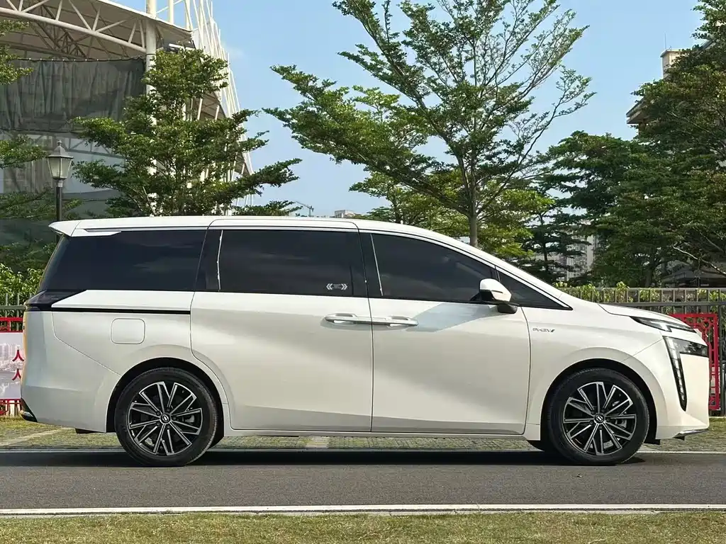 GAC Motor E8 PHEV 2025 — фото 4