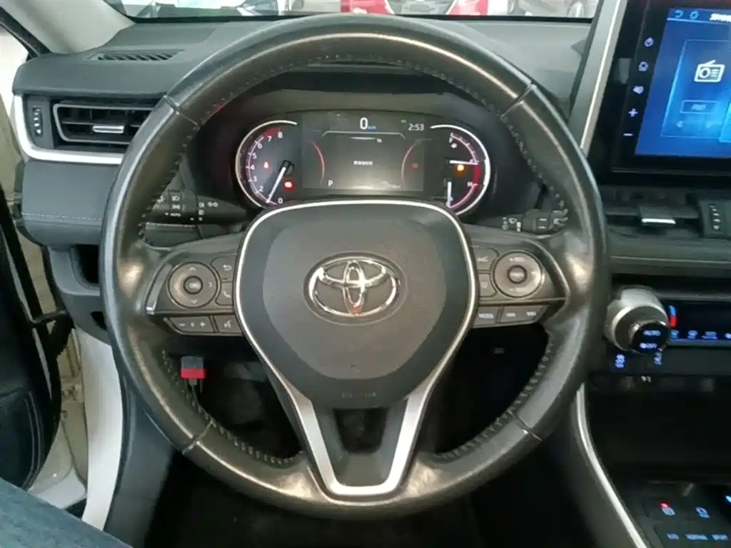 Toyota RAV4 2021 — фото 11