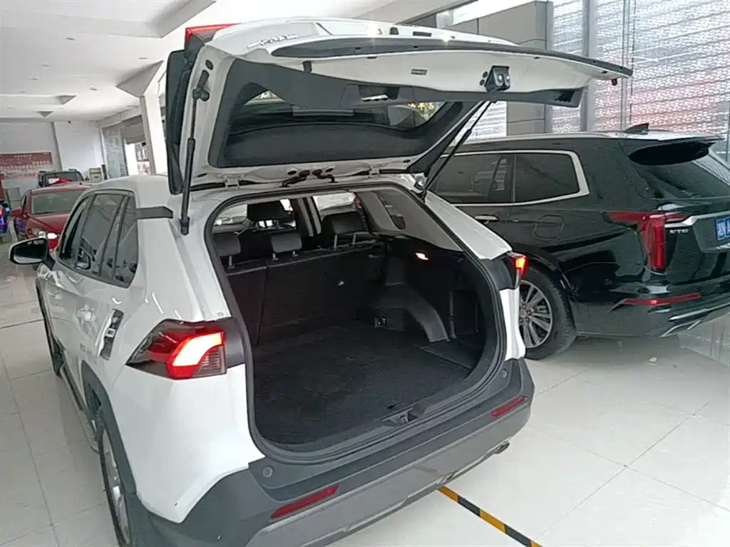 Toyota RAV4 2021 — фото 19