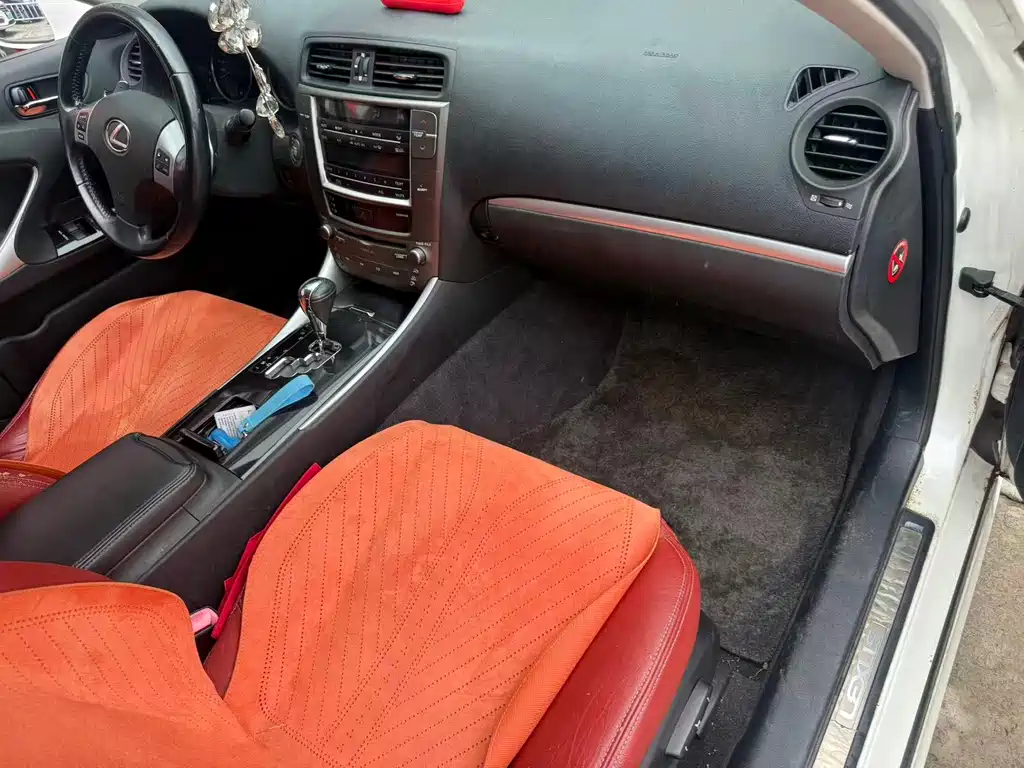 Lexus IS 2012