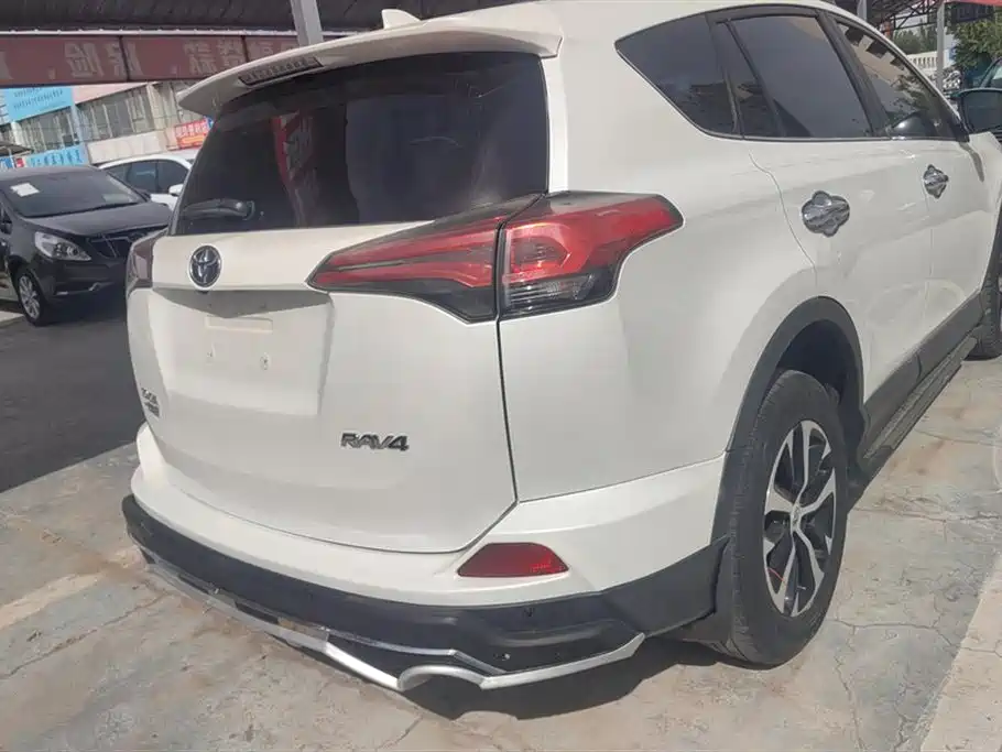 Toyota RAV4 2016 — фото 3