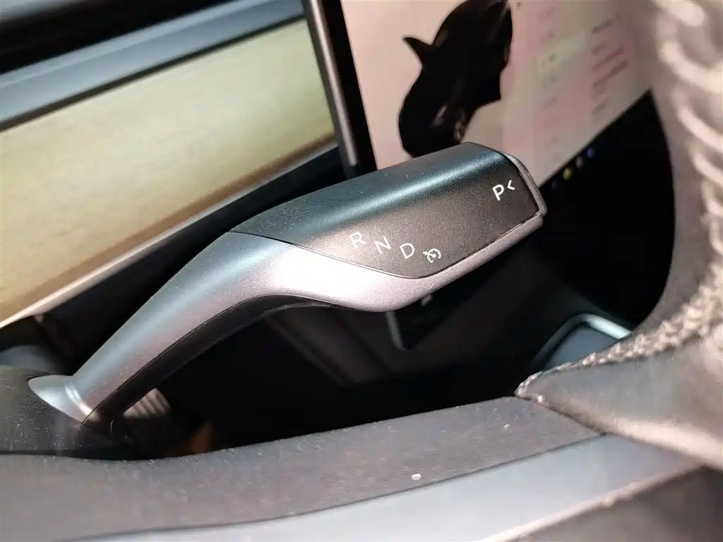 Tesla Model Y 2023 — фото 10