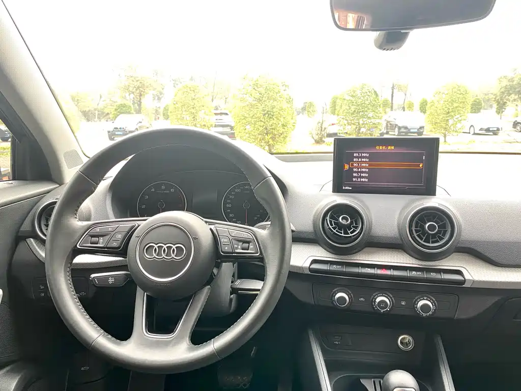 Audi Q2L 2021 — фото 15