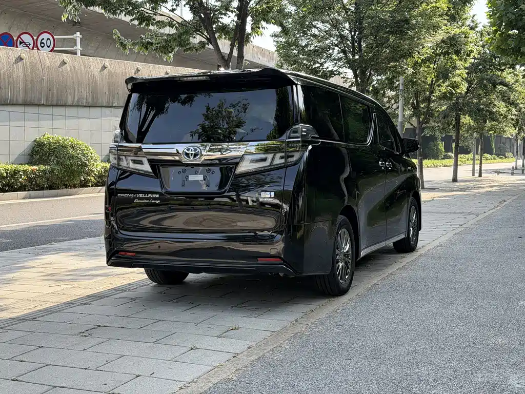 Toyota Vellfire 2023 — фото 8