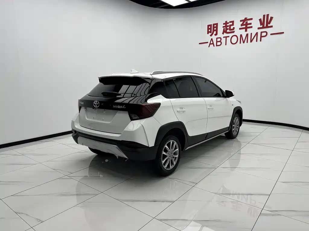 Toyota Yaris L 2022 — фото 9