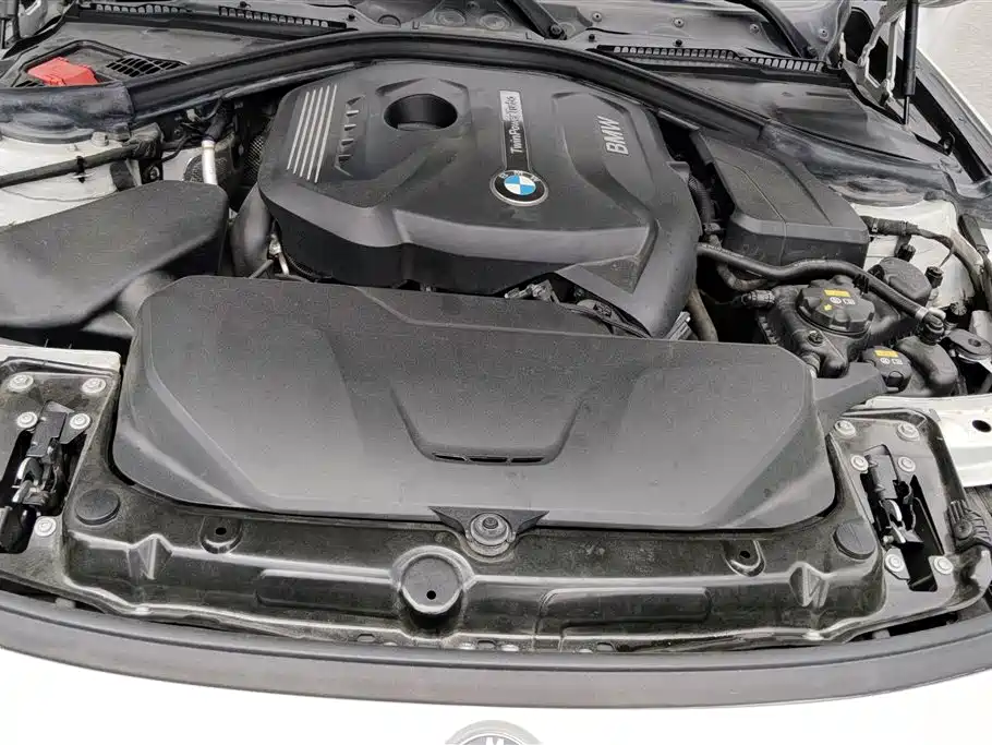 BMW 3 Series 2018 — фото 10
