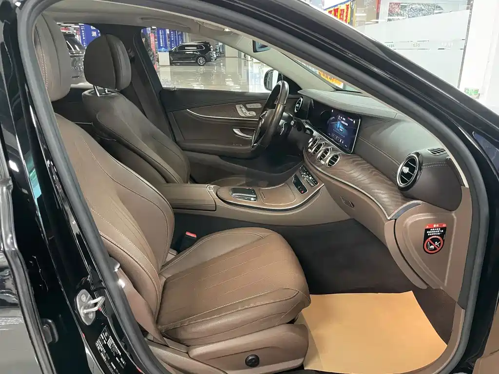Mercedes-Benz E-Class 2023 — фото 15