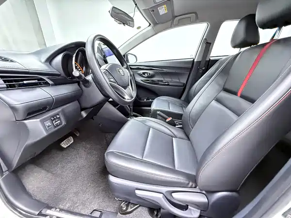 Toyota Yaris L 2022