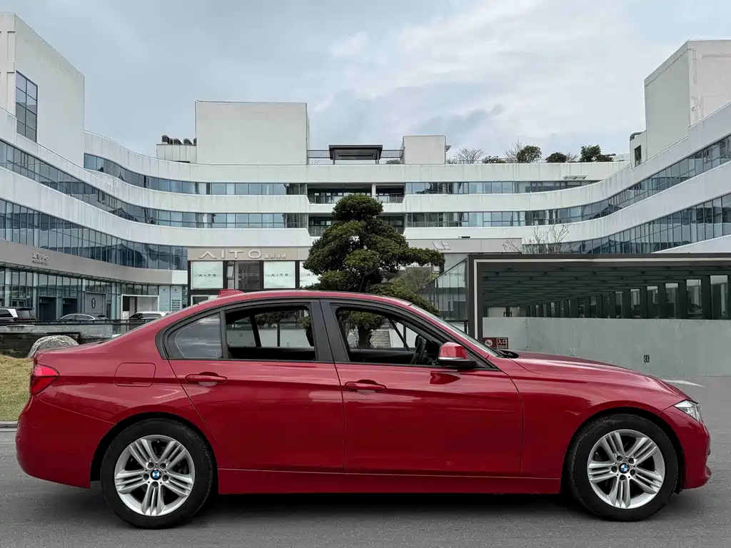 BMW 3 Series 2016 — фото 14