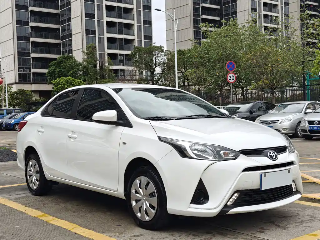 Toyota Yaris L 2021 — фото 3