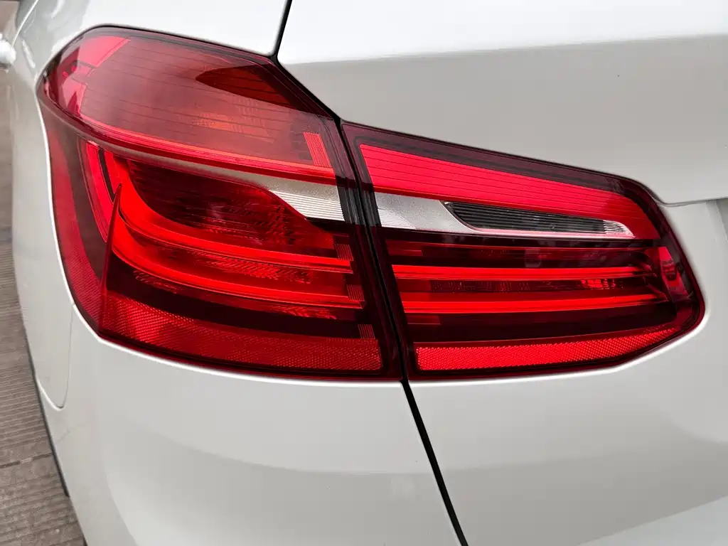 BMW 2 Series Active Tourer 2016 — фото 13