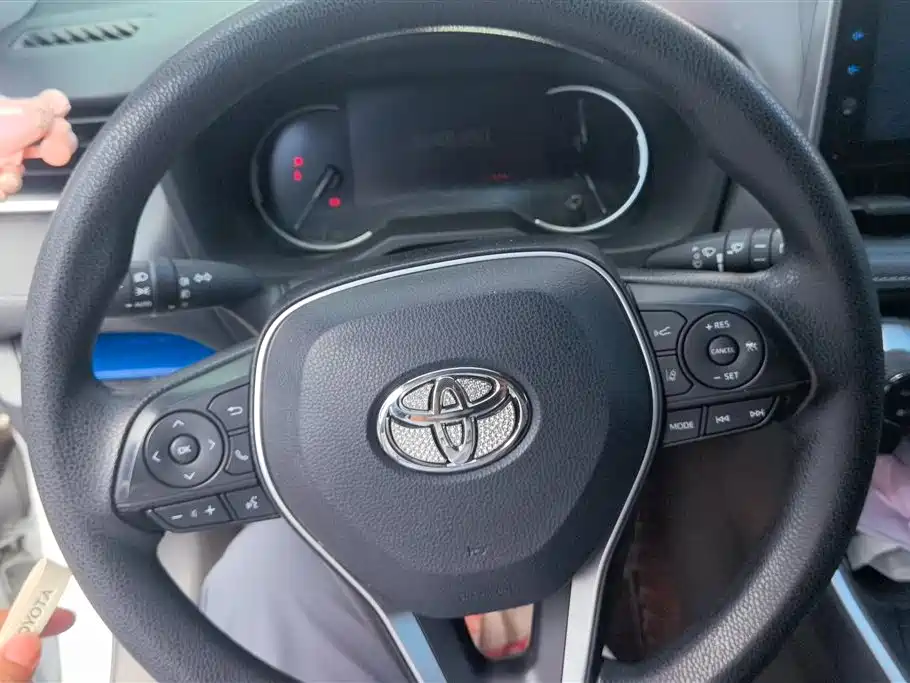 Toyota RAV4 2022 — фото 15