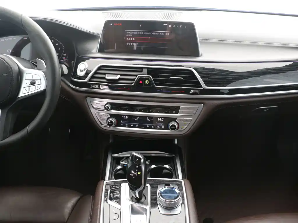 BMW 7 Series 2019 — фото 9
