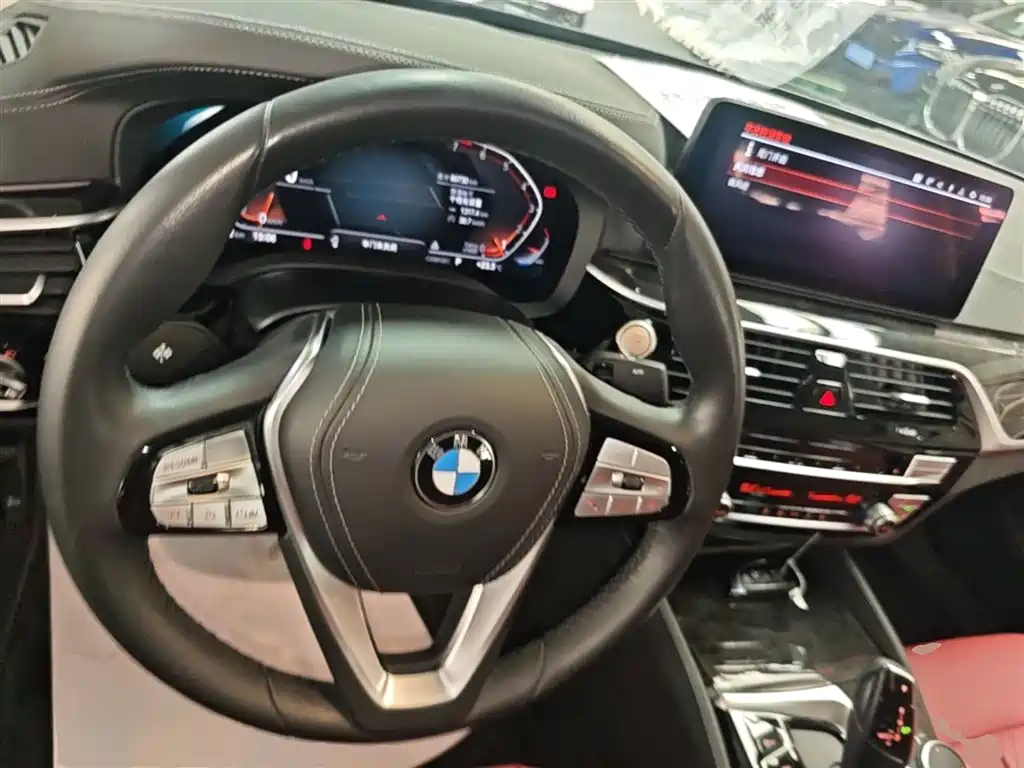 BMW 5 Series 2022 — фото 17