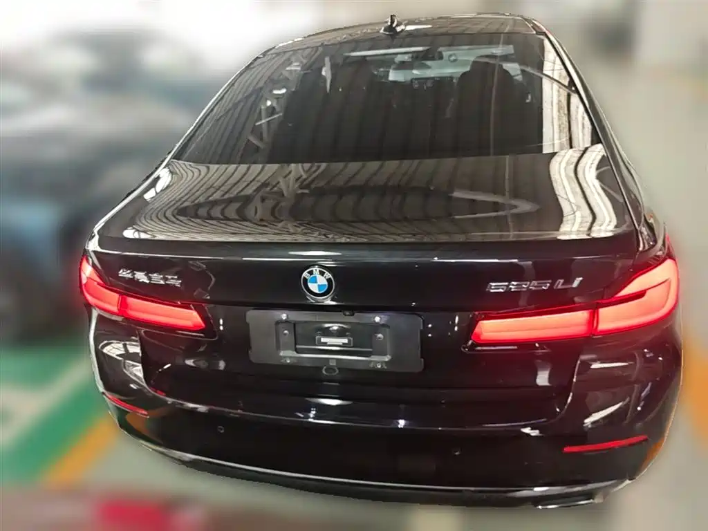 BMW 5 Series 2022 — фото 10