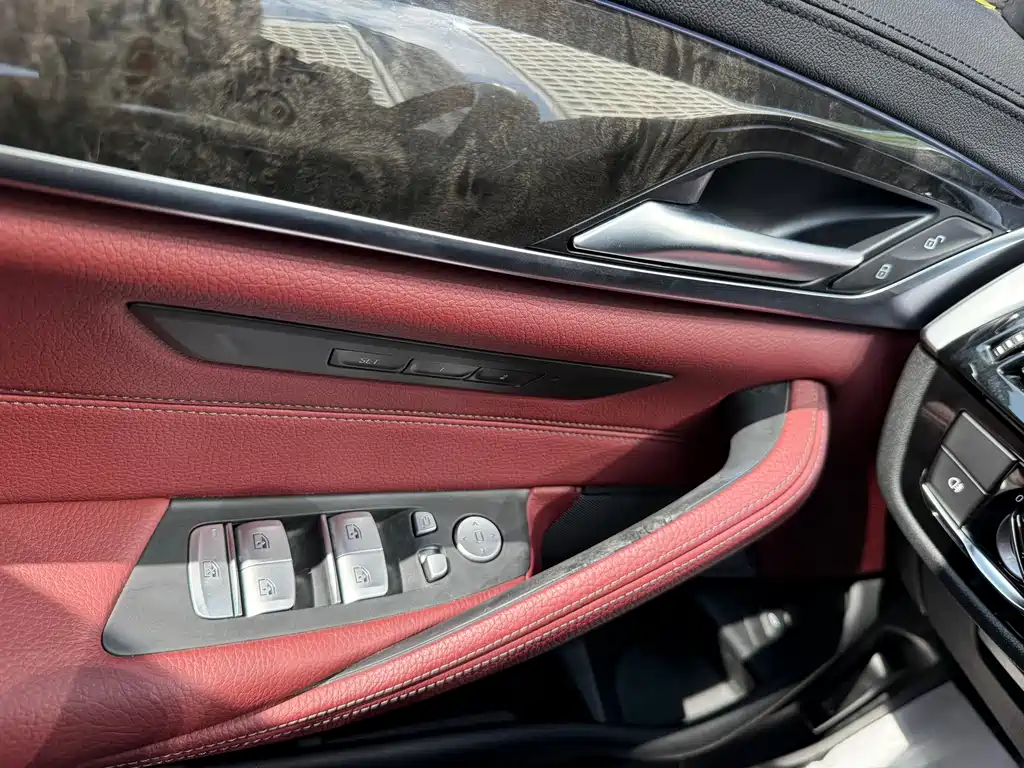BMW 5 Series 2019 — фото 17