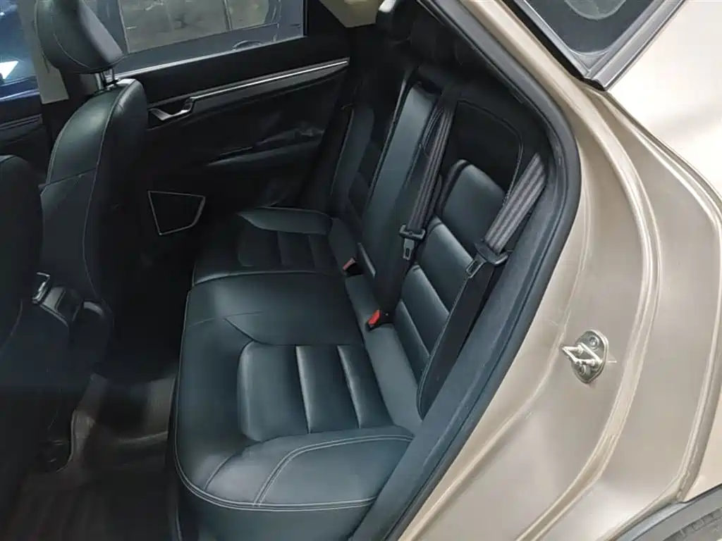 Geely Emgrand GS 2017 — фото 17