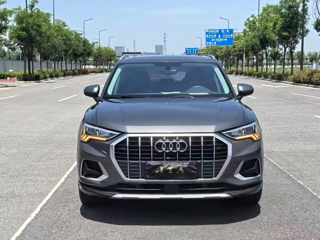 Audi Q3 2020 — фото 1