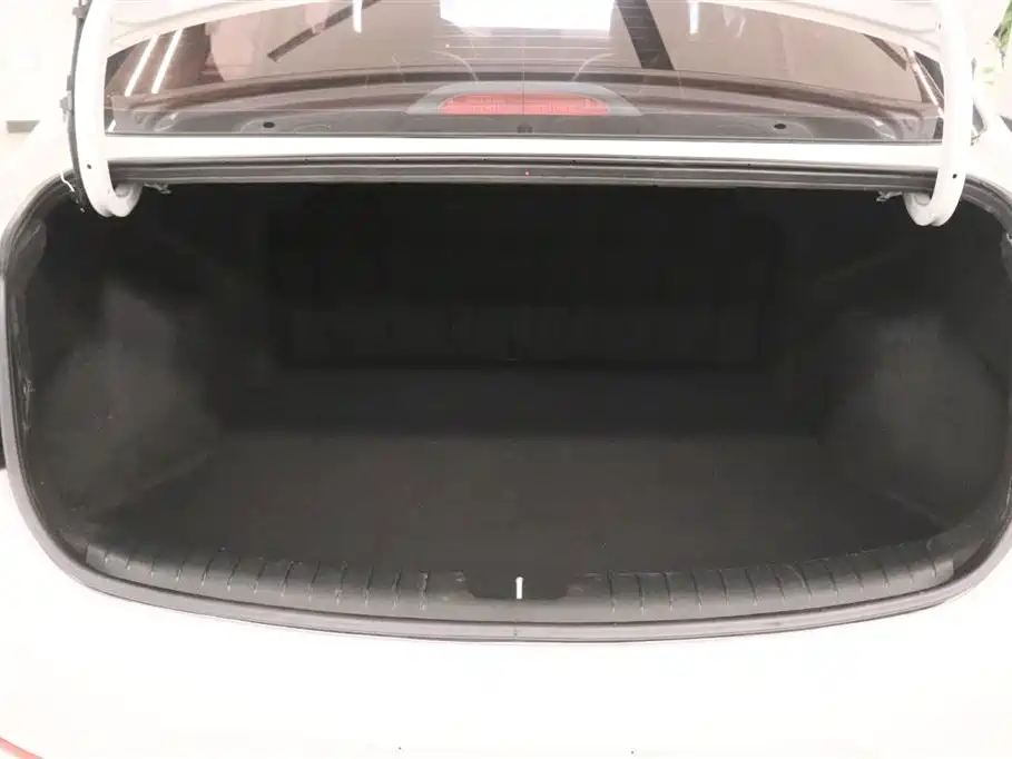 Hyundai Elantra 2021 — фото 16