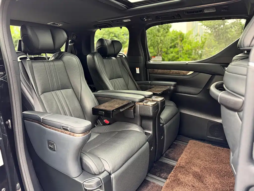 Toyota Alphard 2018 — фото 23