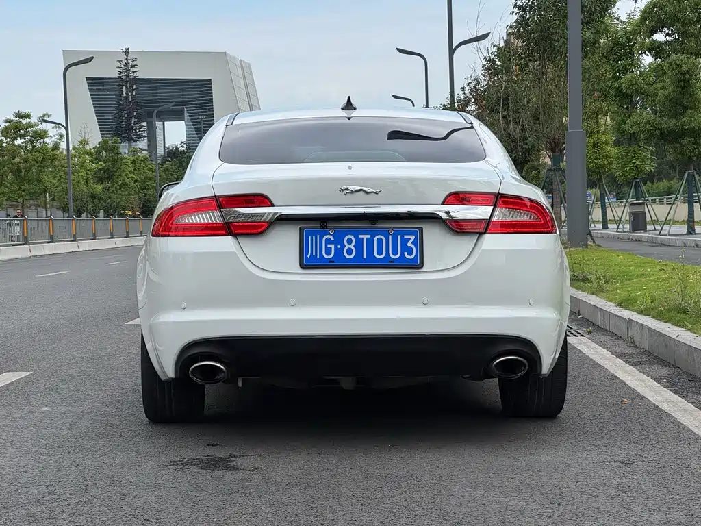 Jaguar XF 2014 — фото 14