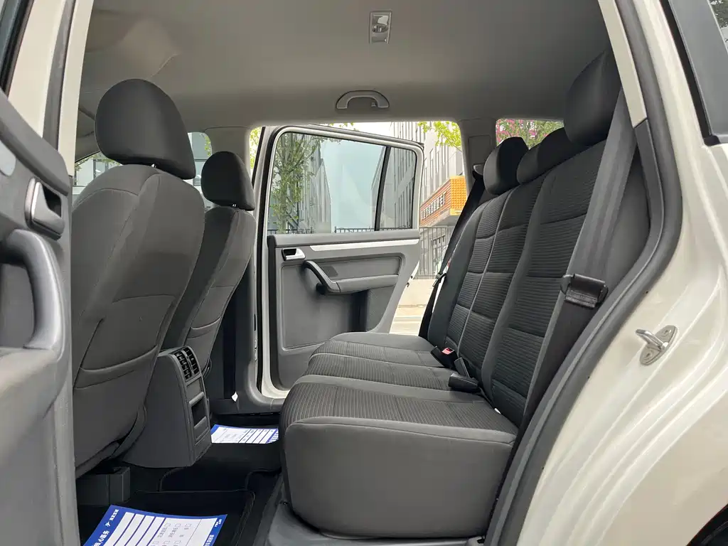 Volkswagen Touran 2018 — фото 11