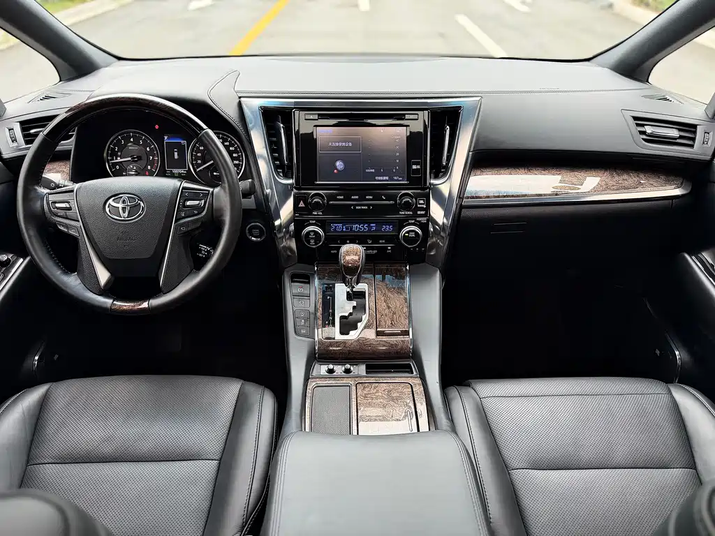 Toyota Alphard 2018 — фото 17