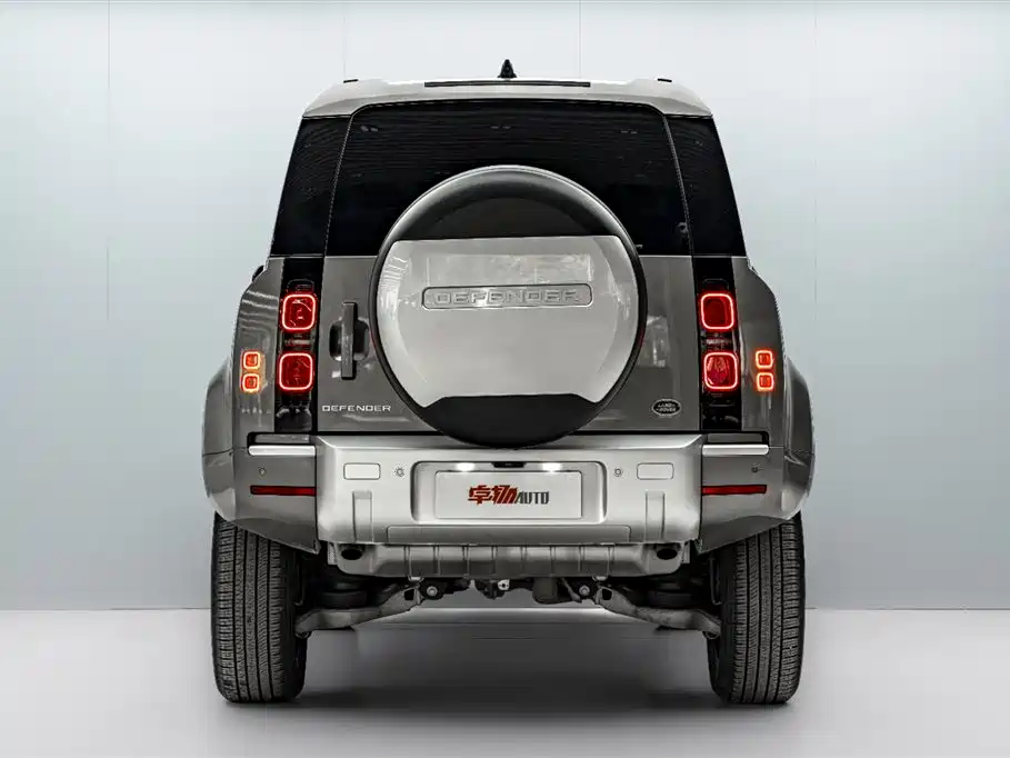 Land Rover Defender 2024 — фото 6