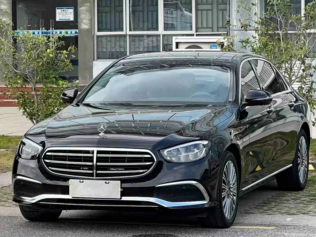 Mercedes-Benz E-Class 2024 — фото 1
