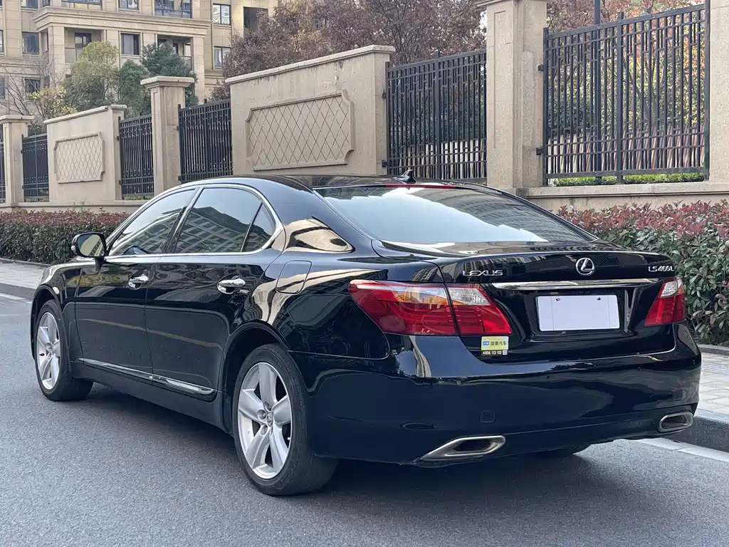 Lexus LS 2011 — фото 7