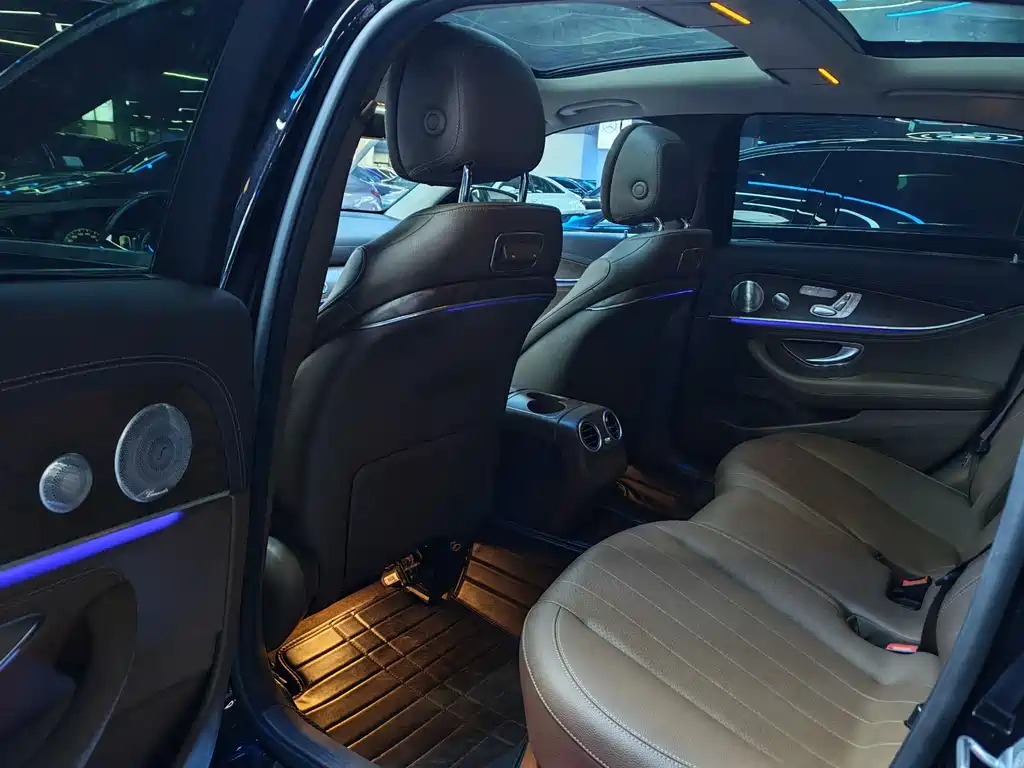 Mercedes-Benz E-Class 2019 — фото 12