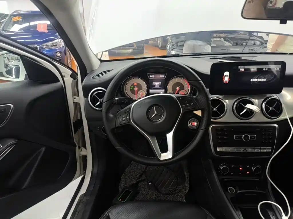 Mercedes-Benz GLA 2015 — фото 11