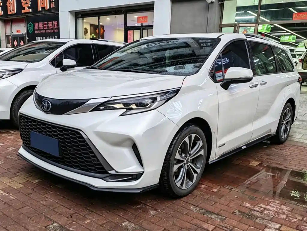 Toyota Granvia 2023