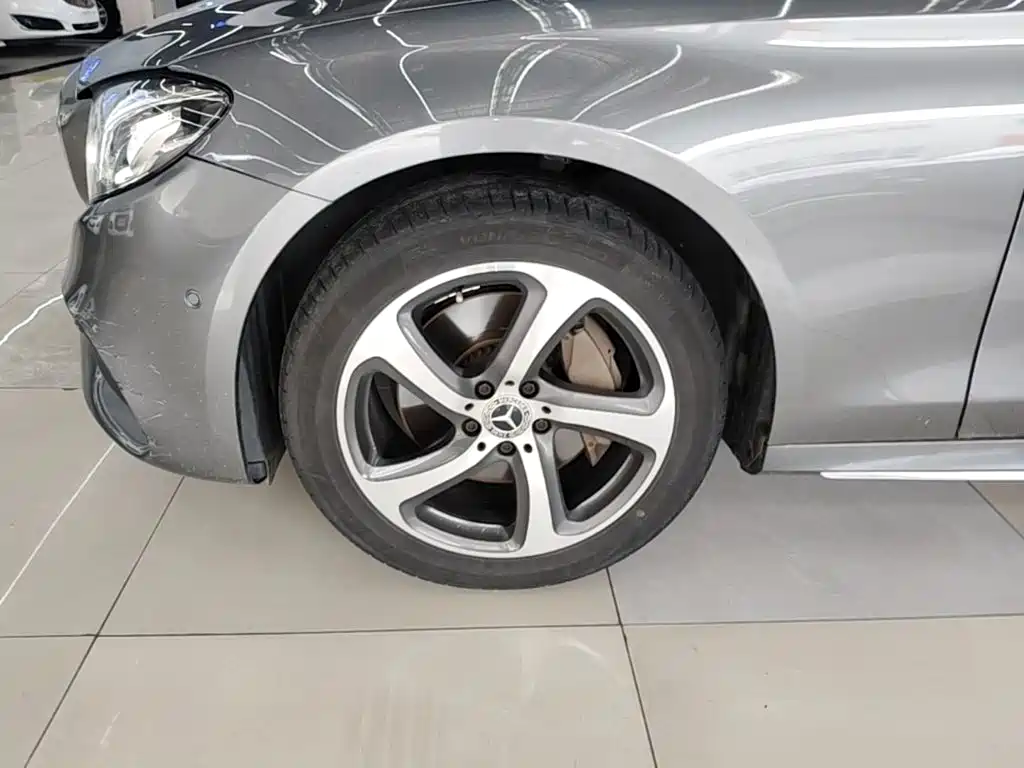 Mercedes-Benz E-Class 2017 — фото 23